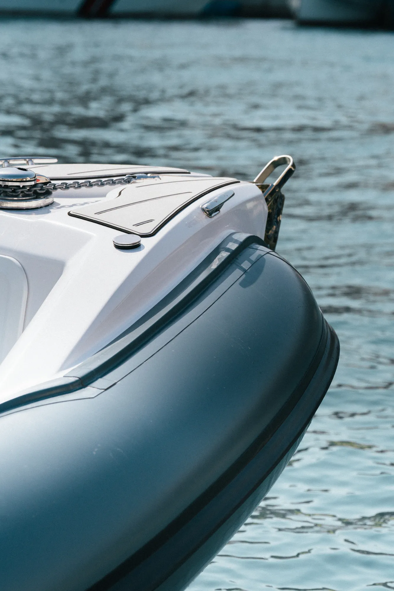 MV 27GT RIB bow and tube detail