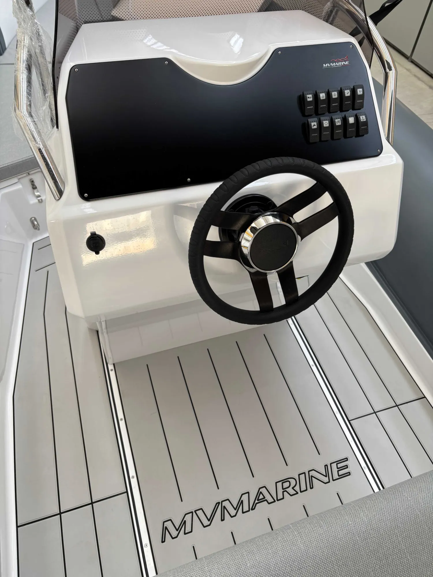 MV 27GT RIB helm console and steering wheel